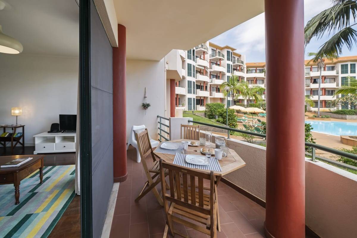 Apartamentai apartamentai mieste su baseinu. 2