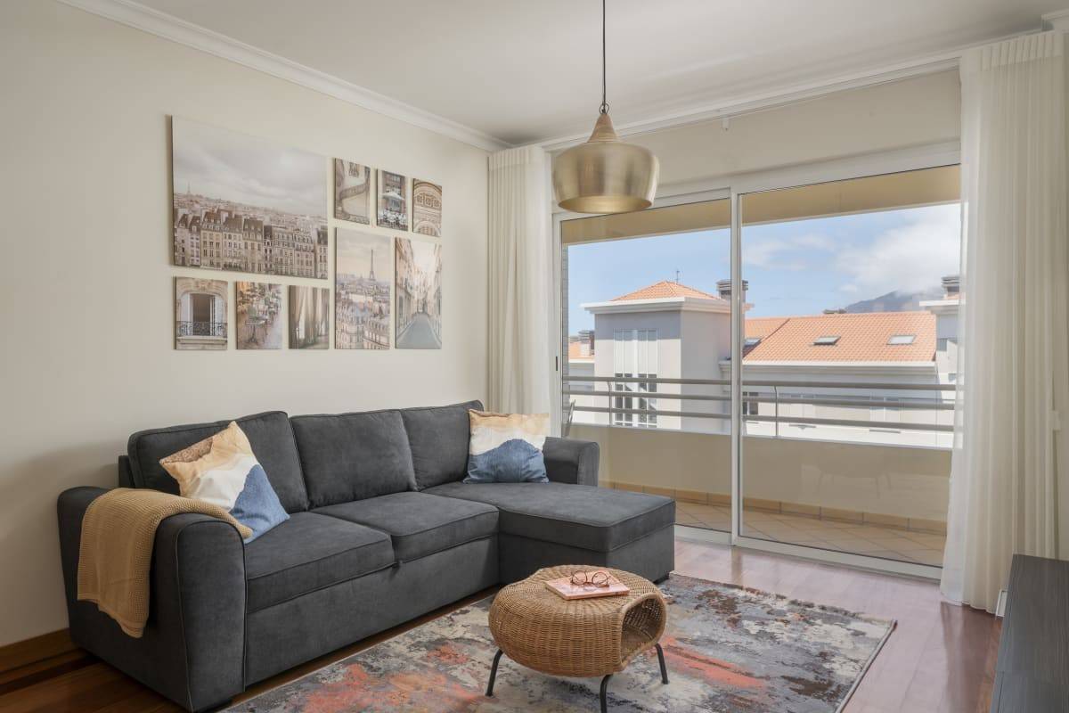 Apartamentai su baseinu, Ajuda IV 3