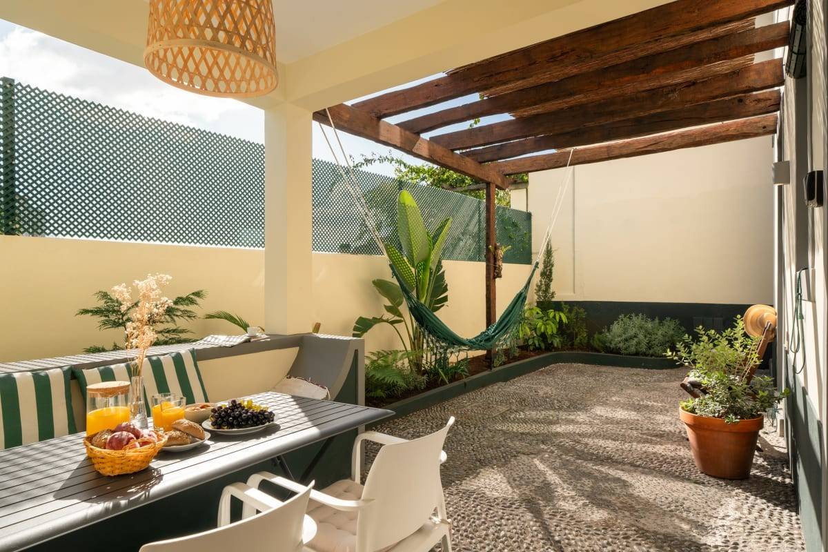 Miesto centre, su vidiniu kiemeliu - Apartamentai 2