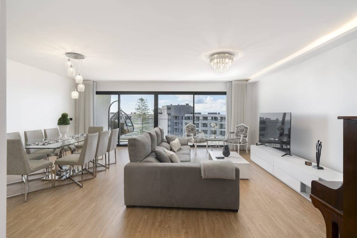 Apartamentai su baseinu Funšalyje – Apartamentai 2